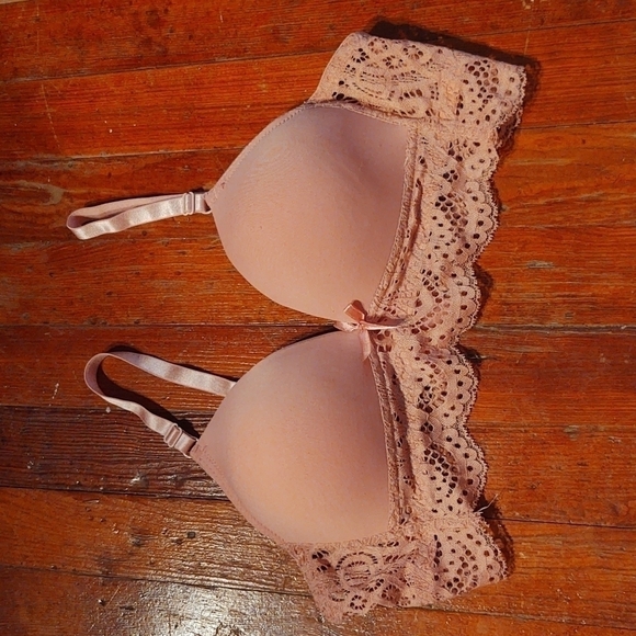 Light Pink No Wire Lacy Bra Sz 38C - Picture 1 of 8